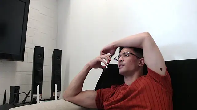 Snapshot of SebastianReiss chatting on March 19, 7:51 am SebastianReiss online show from March 19, 7:51 am