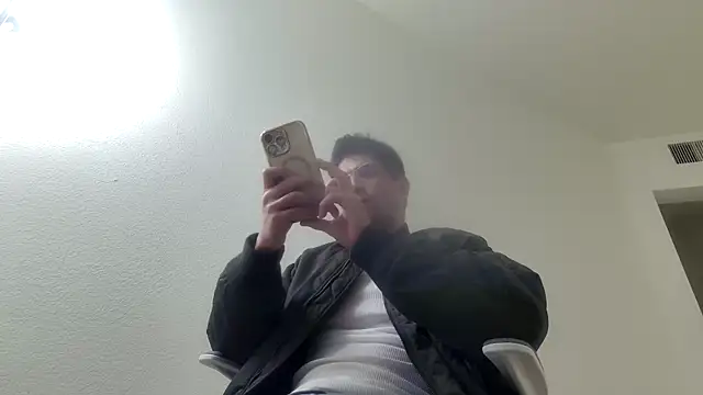 Snapshot of SebastianReiss chatting on March 25, 6:41 am SebastianReiss online show from March 25, 6:41 am