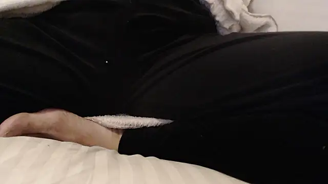 larawet online show from December 5, 8:44 pm