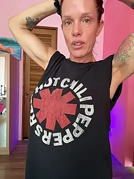 Snapshot of mommyselenafit_ chatting on April 26, 3:26 am mommyselenafit online show from April 26, 3:26 am