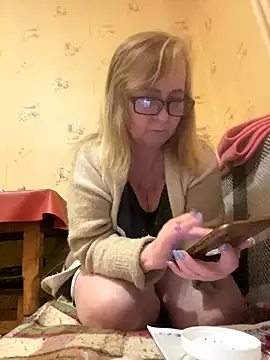 Irina2909xh online show from December 18, 1:22 am