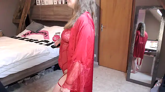 Snapshot of MissGirly chatting on December 16, 1:11 pm MissGirly online show from December 16, 1:11 pm