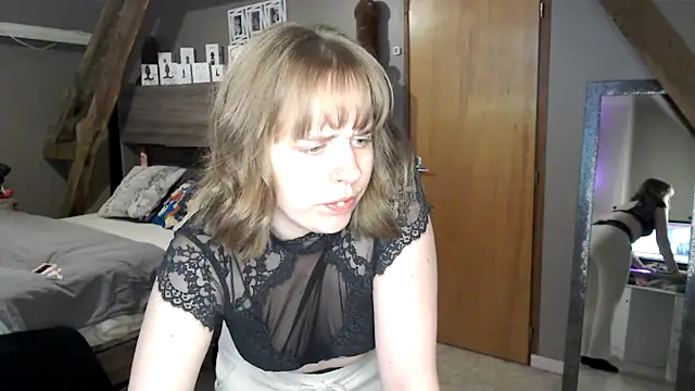 Snapshot of MissGirly chatting on February 20, 8:47 pm MissGirly online show from February 20, 8:47 pm