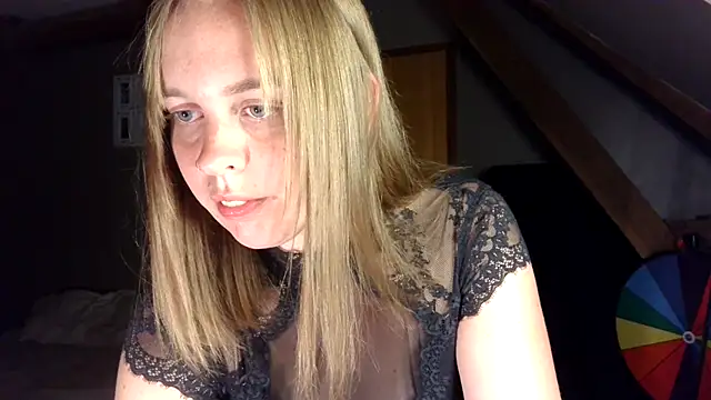 Snapshot of MissGirly chatting on September 9, 6:40 pm MissGirly online show from September 9, 6:40 pm