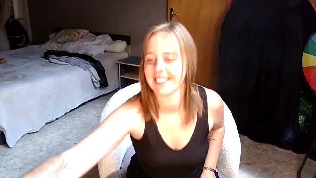 Snapshot of MissGirly chatting on September 15, 12:05 pm MissGirly online show from September 15, 12:05 pm