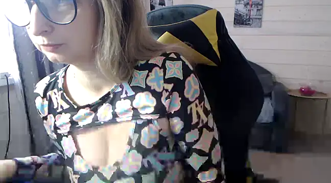 Snapshot of RubiLakros chatting on February 7, 9:58 am RubiLakros online show from February 7, 9:58 am