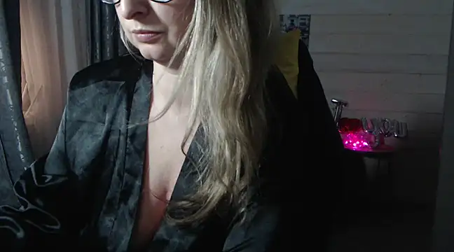 Snapshot of RubiLakros chatting on February 28, 9:01 pm RubiLakros online show from February 28, 9:01 pm