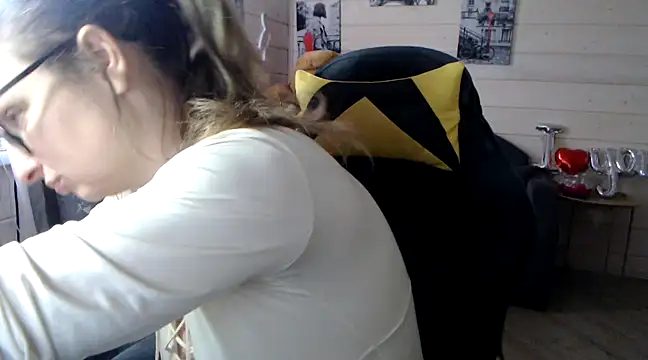 Snapshot of RubiLakros chatting on March 10, 7:53 am RubiLakros online show from March 10, 7:53 am