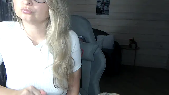 Snapshot of RubiLakros chatting on October 21, 10:27 am RubiLakros online show from October 21, 10:27 am