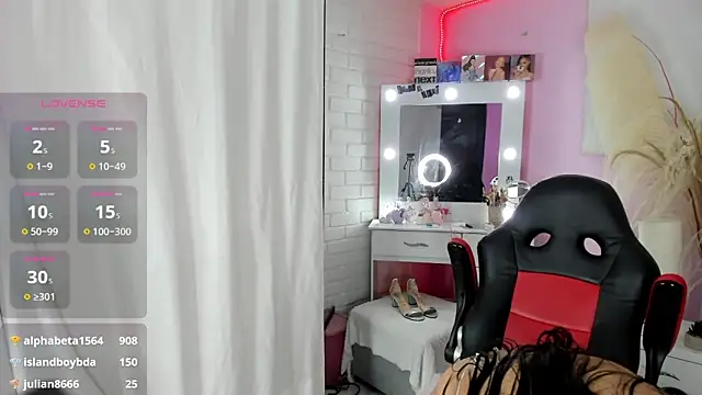 Snapshot of hollyprincess_2 chatting on February 5, 6:46 am hollyprincess 2 online show from February 5, 6:46 am