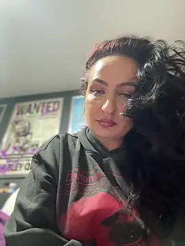 itsCassie online show from January 28, 5:56 pm