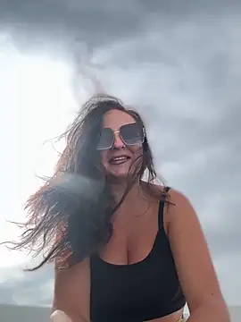 itsCassie online show from October 20, 1:00 pm