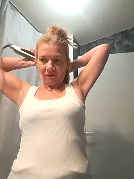 jennylovence online show from May 19, 7:04 am