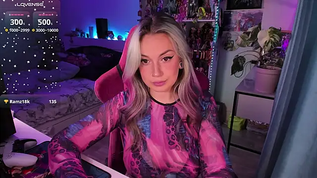 Snapshot of ChloeKohaku chatting on December 6, 4:47 am ChloeKohaku online show from December 6, 4:47 am