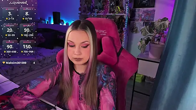 Snapshot of ChloeKohaku chatting on December 17, 10:44 am ChloeKohaku online show from December 17, 10:44 am