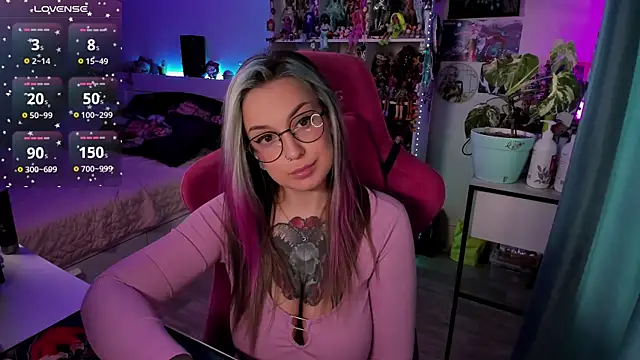 Snapshot of ChloeKohaku chatting on February 17, 7:04 am ChloeKohaku online show from February 17, 7:04 am