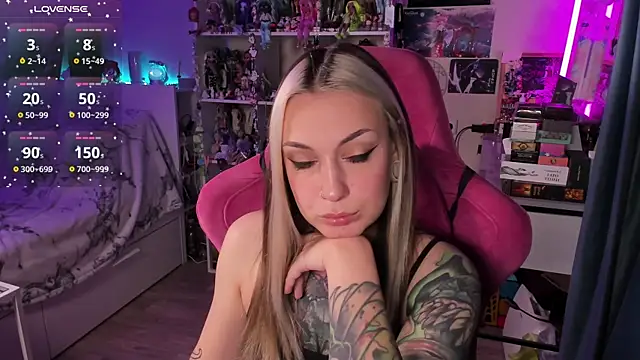 Snapshot of ChloeKohaku chatting on November 25, 3:17 am ChloeKohaku online show from November 25, 3:17 am