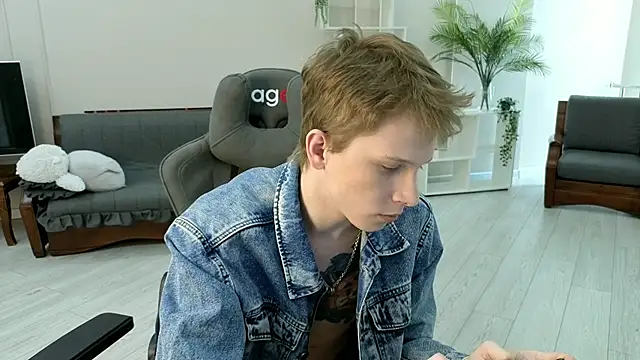 arlekincrop online show from December 19, 5:47 am