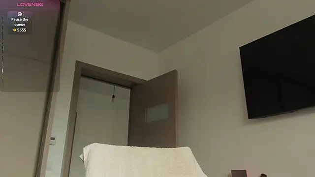 Snapshot of AmiraRosse chatting on November 11, 6:24 am AmiraRosse online show from November 11, 6:24 am