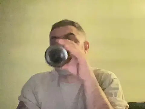 Snapshot of danyiony chatting on March 3, 12:50 am danyiony online show from March 3, 12:50 am