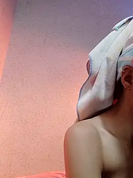 Snapshot of QueenSoreal chatting on February 16, 1:38 pm QueenSoreal online show from February 16, 1:38 pm