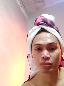 Snapshot of QueenSoreal chatting on February 21, 6:04 pm QueenSoreal online show from February 21, 6:04 pm