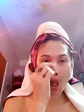 Snapshot of QueenSoreal chatting on March 12, 7:28 pm QueenSoreal online show from March 12, 7:28 pm