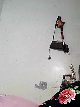 Snapshot of QueenSoreal chatting on March 13, 7:28 pm QueenSoreal online show from March 13, 7:28 pm