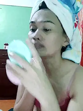 Snapshot of QueenSoreal chatting on September 21, 3:24 pm QueenSoreal online show from September 21, 3:24 pm