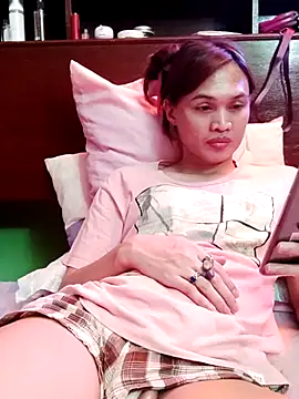 Snapshot of QueenSoreal chatting on December 1, 7:52 pm QueenSoreal online show from December 1, 7:52 pm