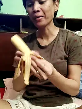 QueenSoreal online show from April 21, 9:39 pm