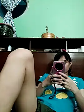 QueenSoreal online show from April 22, 1:45 pm