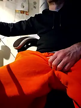 verylargecock online show from January 10, 9:33 am