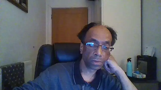 Snapshot of rauncher1 chatting on December 3, 11:47 pm rauncher1 online show from December 3, 11:47 pm