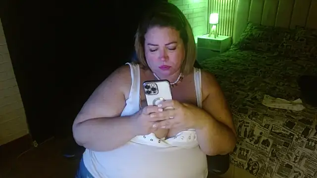 Snapshot of bella_savati chatting on February 7, 1:04 am bella savati online show from February 7, 1:04 am