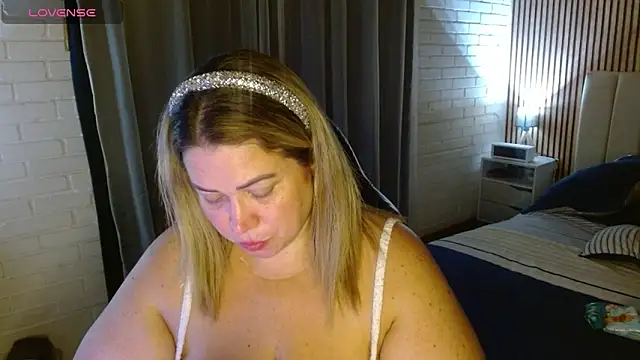 bella savati online show from February 14, 12:40 am