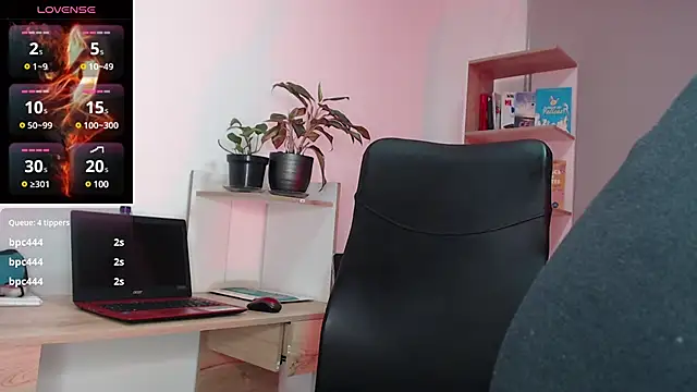 BriannaLorens online show from February 9, 11:36 am