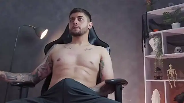 Snapshot of alessandro_duty chatting on October 26, 11:53 pm alessandro duty online show from October 26, 11:53 pm