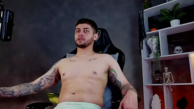 Snapshot of alessandro_duty chatting on October 29, 1:19 am alessandro duty online show from October 29, 1:19 am