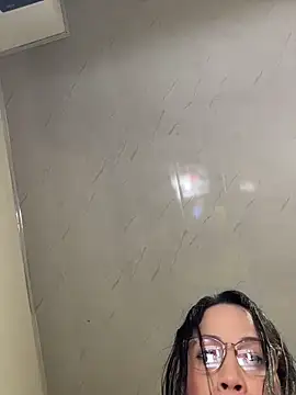 SQUIRTINGQUEEN11 online show from April 13, 3:01 am