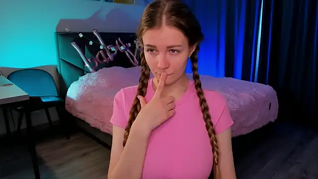 SweetMilkis online show from February 4, 9:07 am