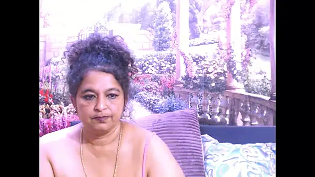 Snapshot of indianstar75 chatting on March 7, 1:31 am indianstar75 online show from March 7, 1:31 am