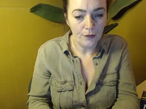 Snapshot of cloe85nl chatting on February 13, 4:17 pm cloe85nl online show from February 13, 4:17 pm