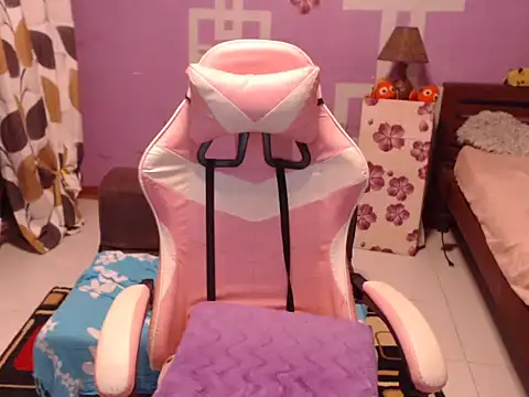 Snapshot of Sweety_Aria chatting on December 4, 10:24 am Sweety Aria online show from December 4, 10:24 am