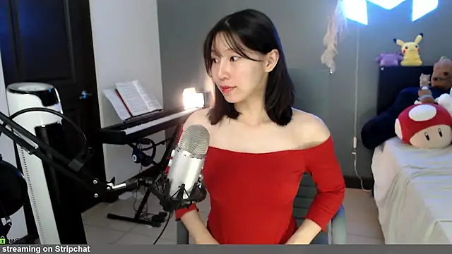 Snapshot of minarocket_ chatting on February 10, 2:21 pm minarocket online show from February 10, 2:21 pm