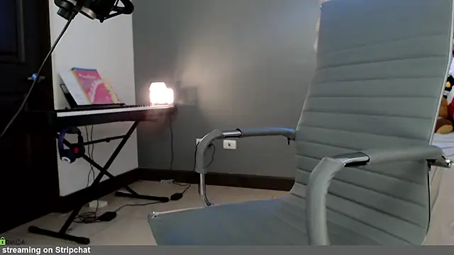 Snapshot of minarocket_ chatting on February 19, 4:58 pm minarocket online show from February 19, 4:58 pm