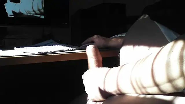 Snapshot of Patzi1 chatting on December 17, 11:28 am Patzi1 online show from December 17, 11:28 am