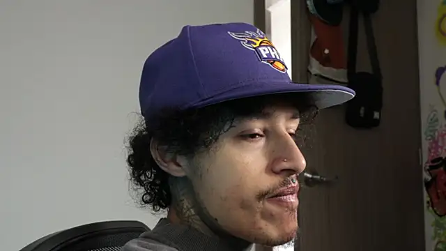 trieone online show from March 25, 2:01 pm