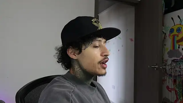 trieone online show from March 27, 2:06 pm