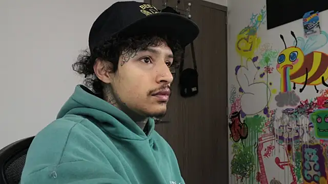 trieone online show from April 1, 2:03 pm